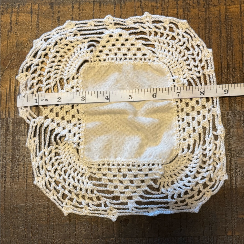 Lot of 5 vintage Crocheted Doilies White Various Shapes and Sizes - Picture 3 of 7